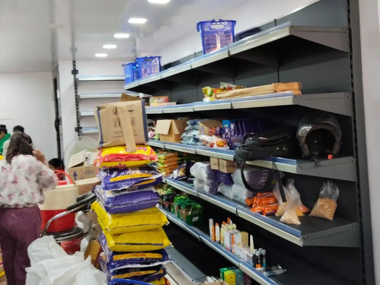 519089717_Grocery Display racks Patna3.webp